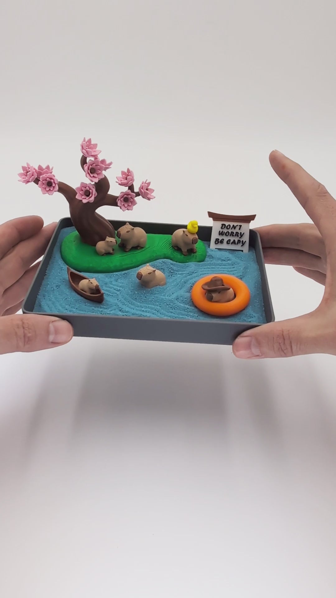 Capybara Zen Garden – Miniature Desktop Sandbox with Cherry